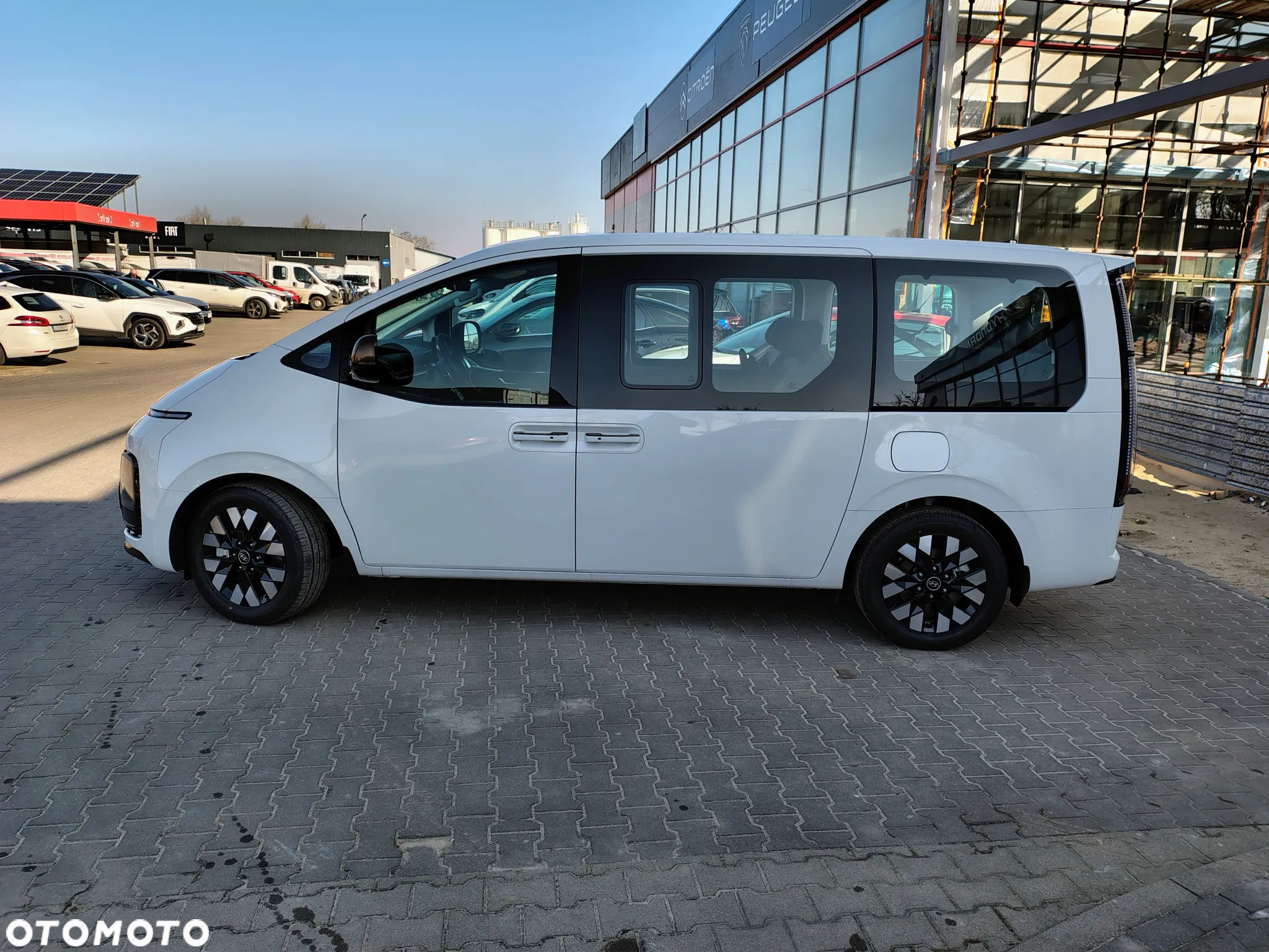 Hyundai Staria 1.6 T-GDI HEV Luxury - 3