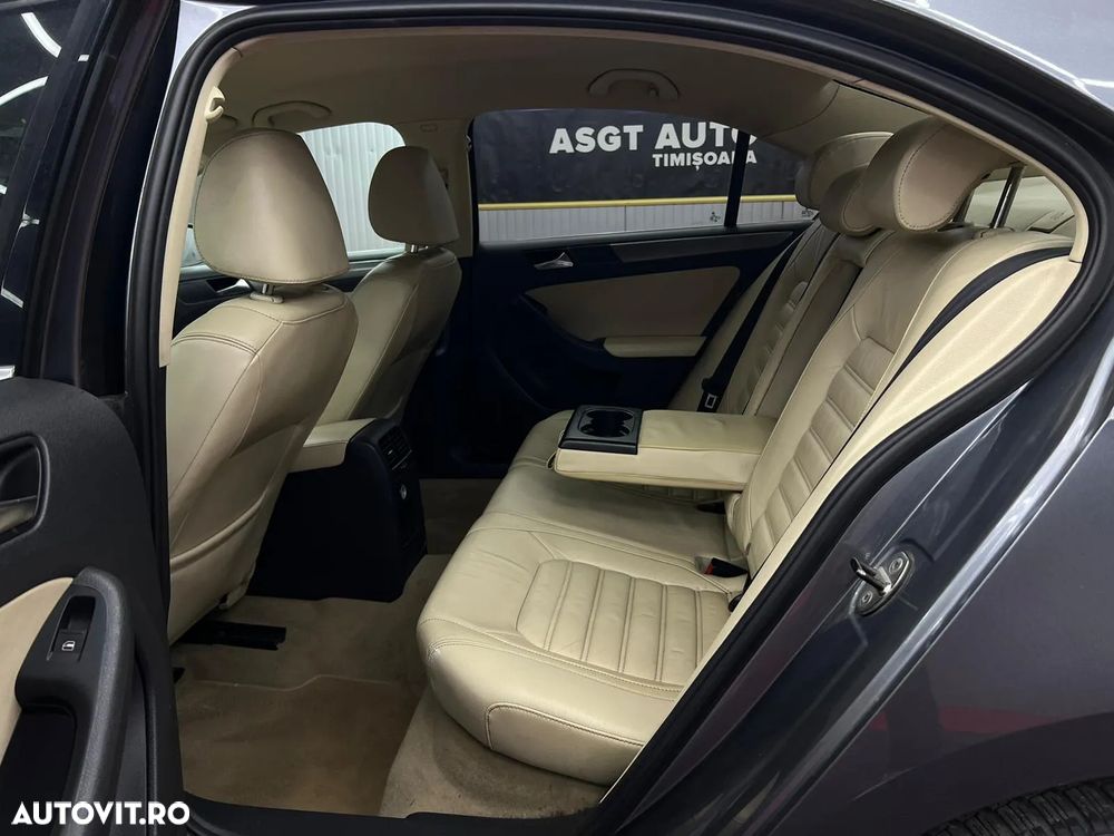 Volkswagen Jetta - 14