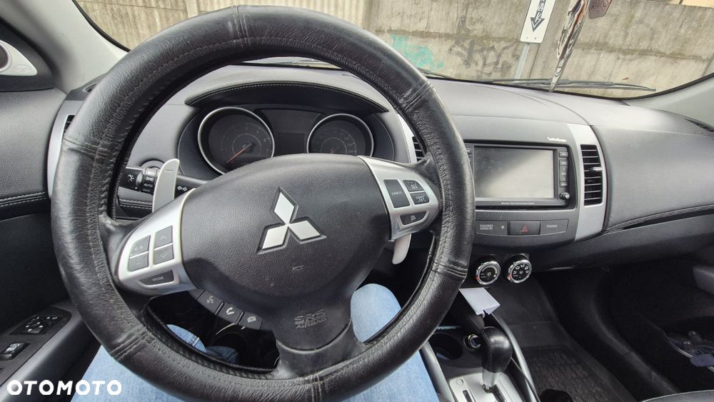 Mitsubishi Outlander 2.4 Instyle NAVI EU5 CVT - 13