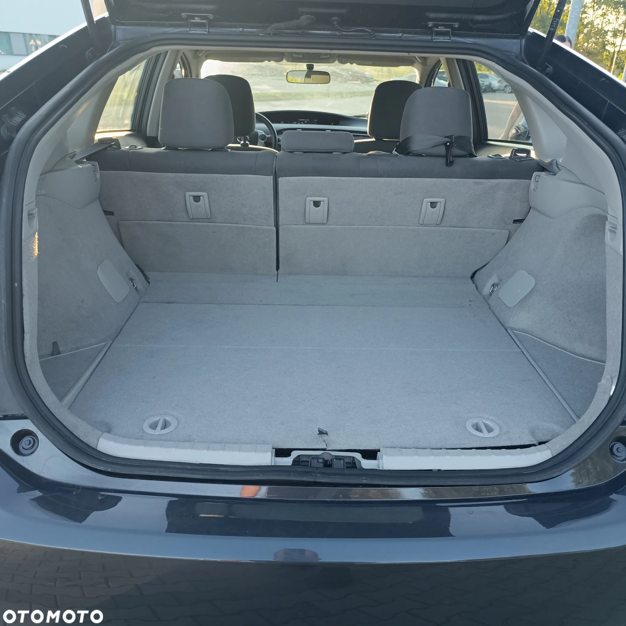 Toyota Prius (Hybrid) Life - 19