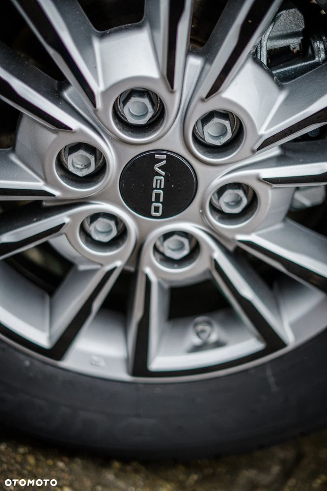 Iveco Daily 35S18HA8 V H2 Furgon Automat 3.0 od ręki - 9