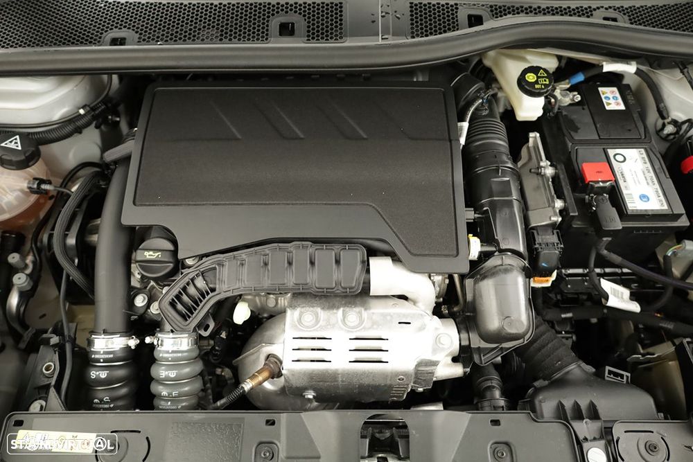 Peugeot 2008 1.2 PureTech Allure EAT8 - 24