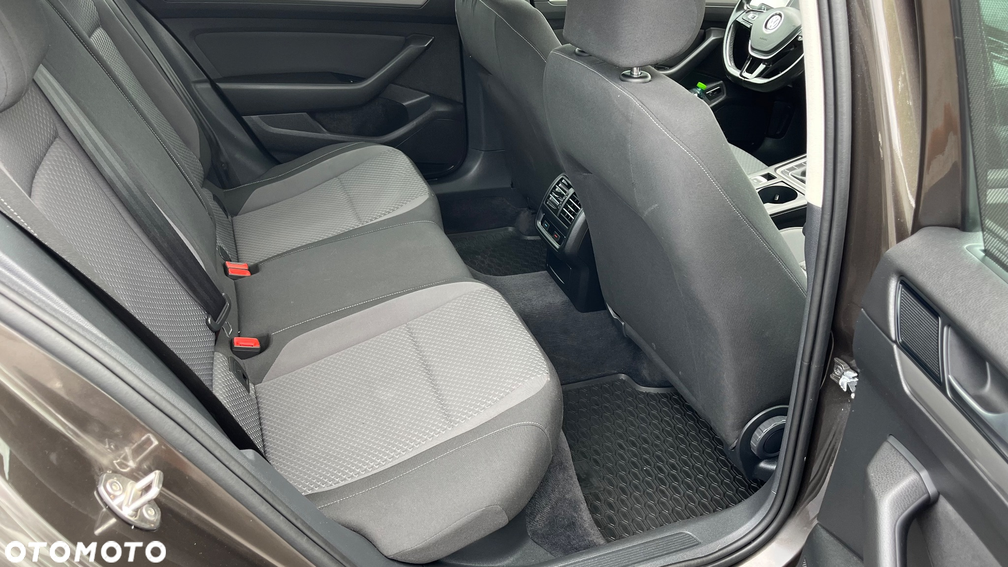 Volkswagen Passat 2.0 TDI SCR Comfortline - 26