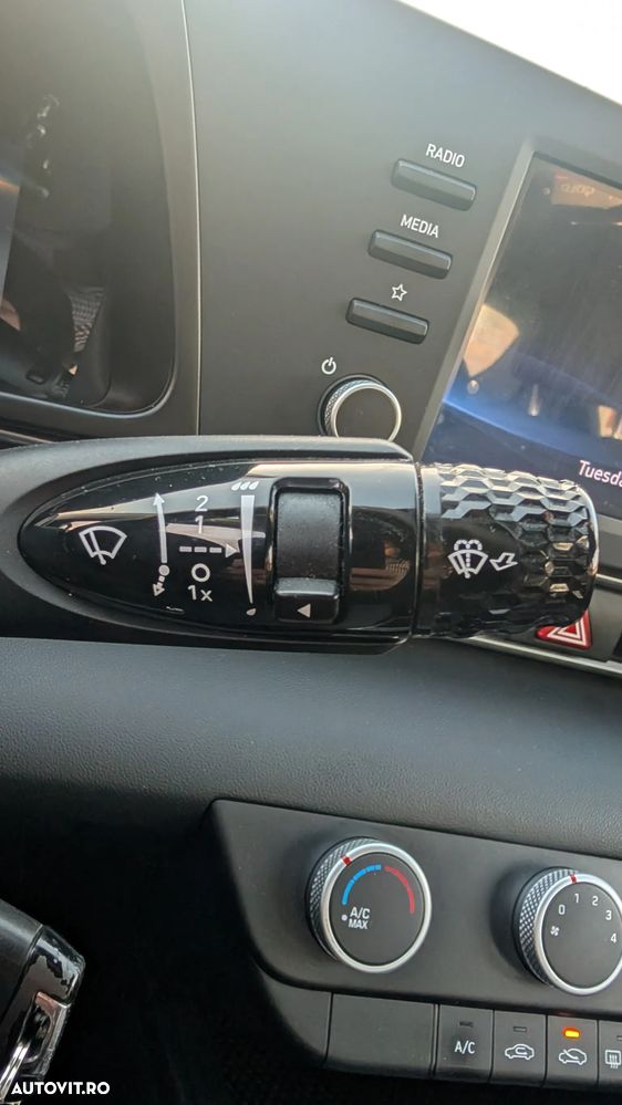 Hyundai Elantra - 31