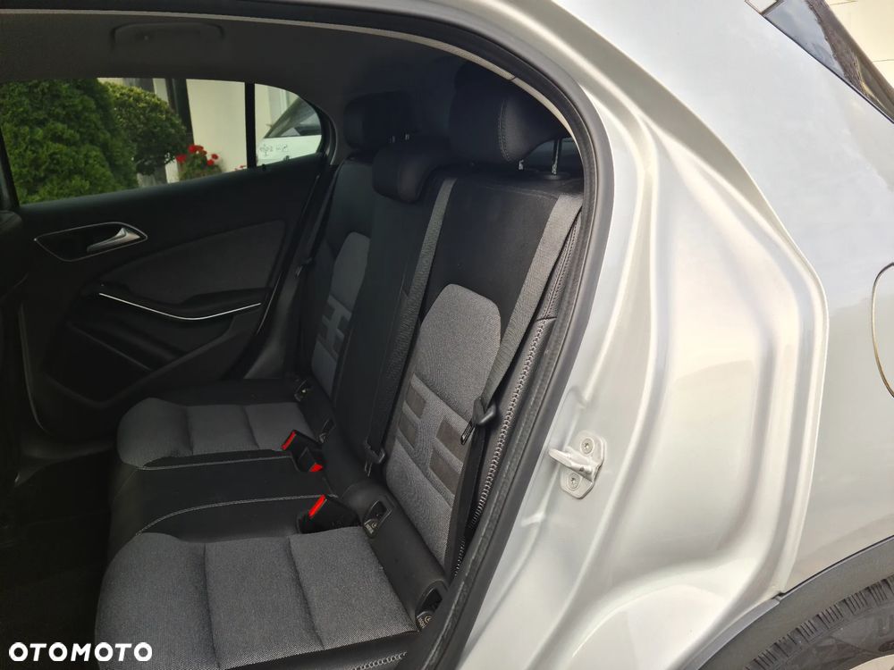 Mercedes-Benz GLA - 38