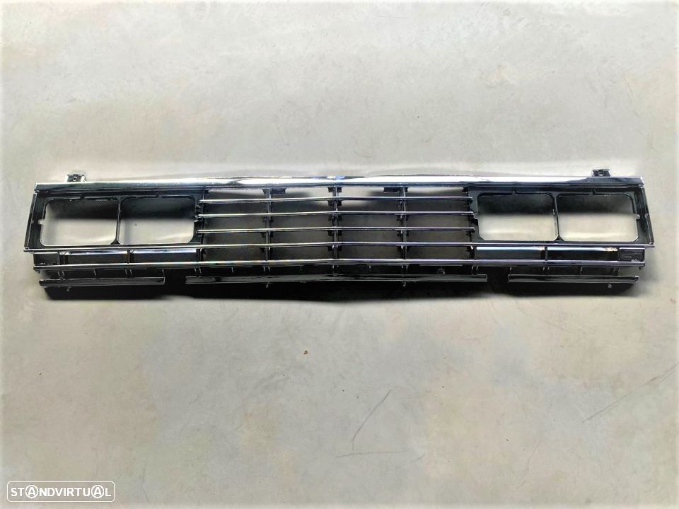 Grelha da frente Datsun 720 Motor SD23 5 velocidades - 1