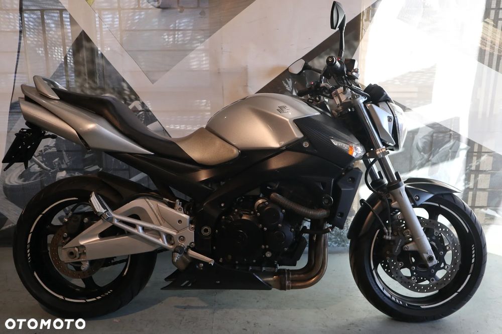 Suzuki GSR - 17