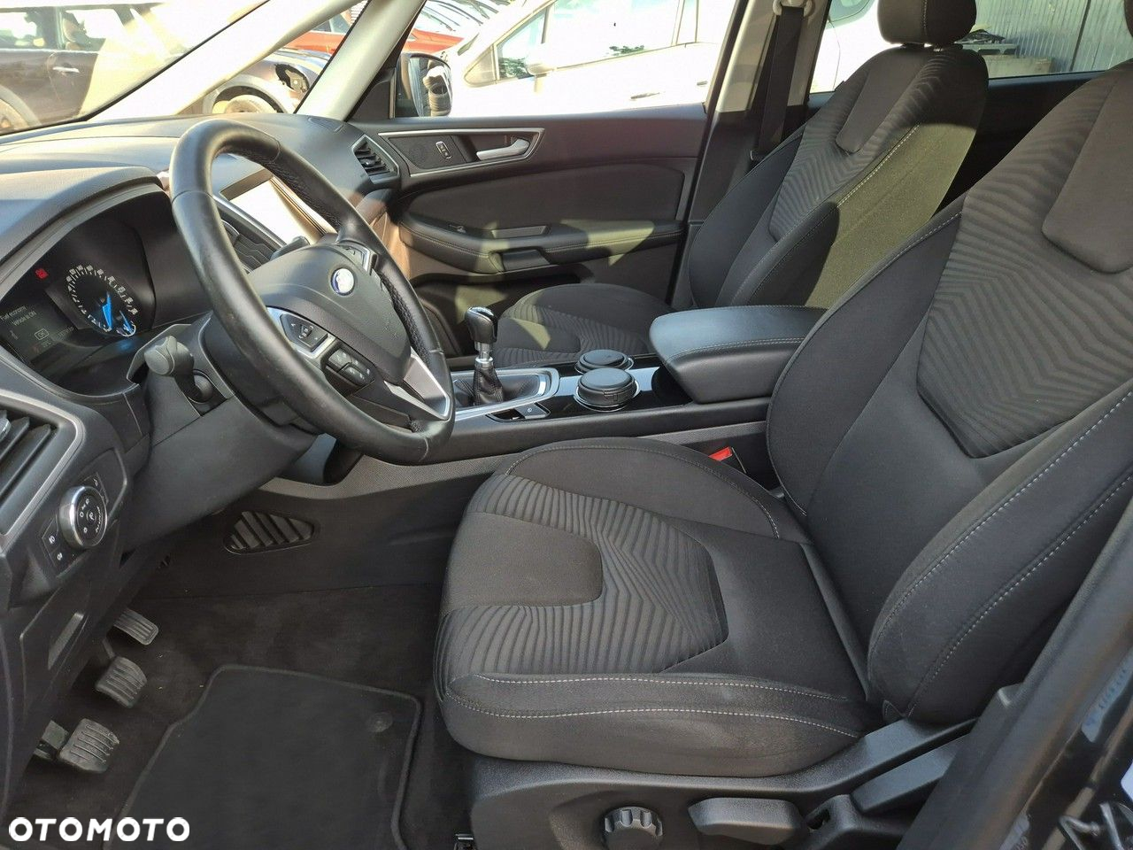 Ford S-Max - 13