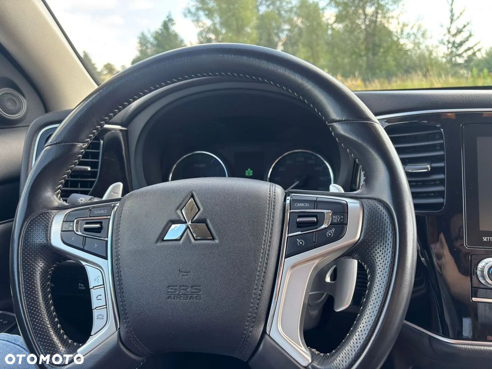 Mitsubishi Outlander Intense + - 12