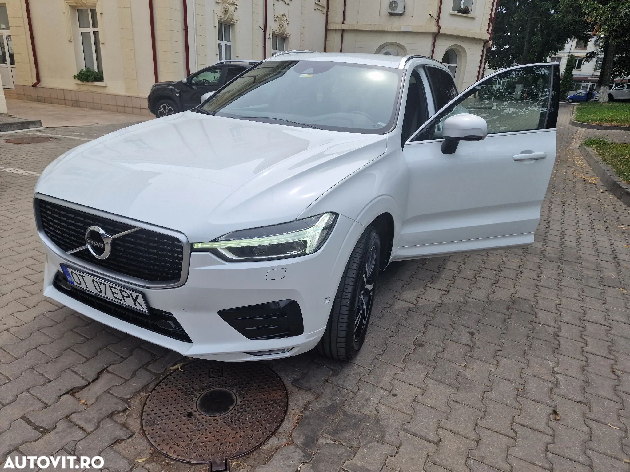 Volvo XC 60 D4 AWD R-Design - 1