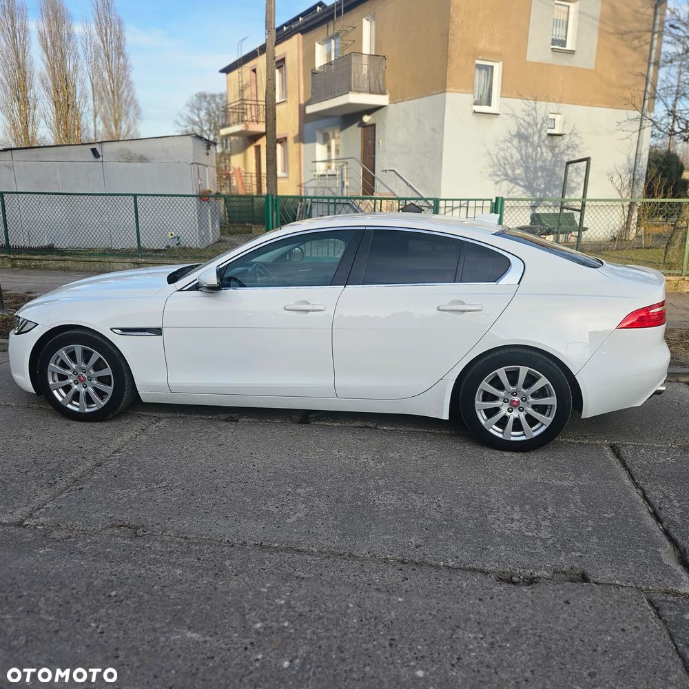 Jaguar XE - 10