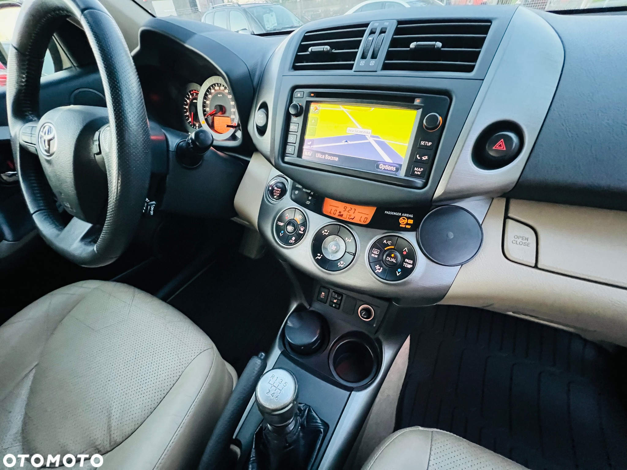Toyota RAV4 2.0 VVT-i Premium - 12