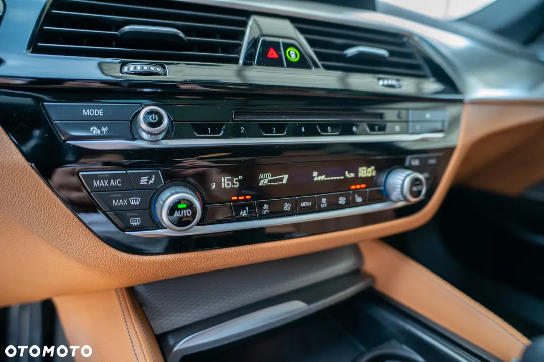 BMW Seria 5 530d xDrive M Sport sport - 38