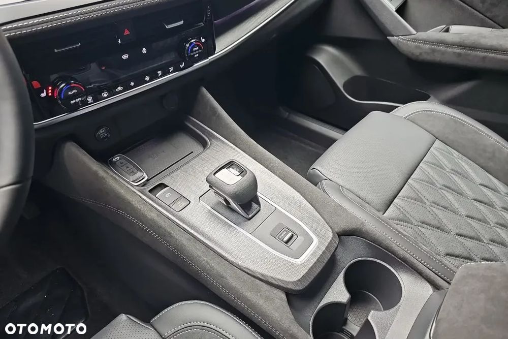 Nissan Qashqai 1.3 DIG-T MHEV 4x4 Tekna Xtronic - 11