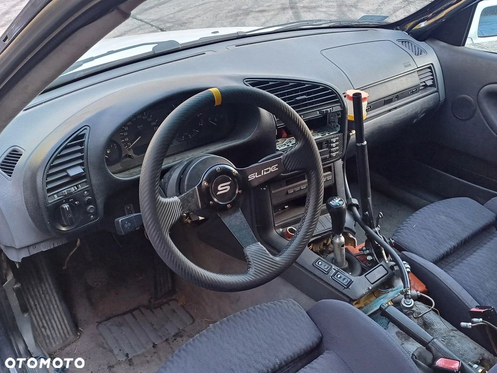 BMW Seria 3 320i - 5
