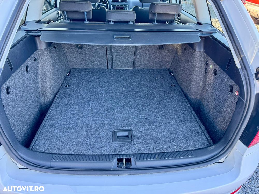 Skoda Octavia Combi 2.0 TDI Elegance Automatic - 40