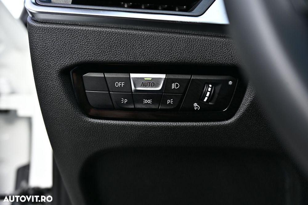 BMW Seria 3 330i xDrive AT - 29