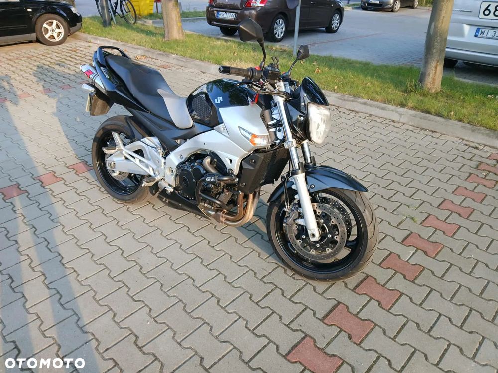Suzuki GSR - 10