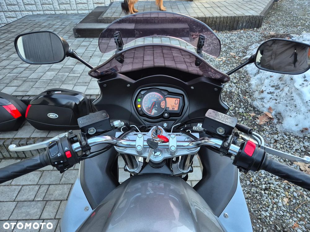 Suzuki GSX - 32