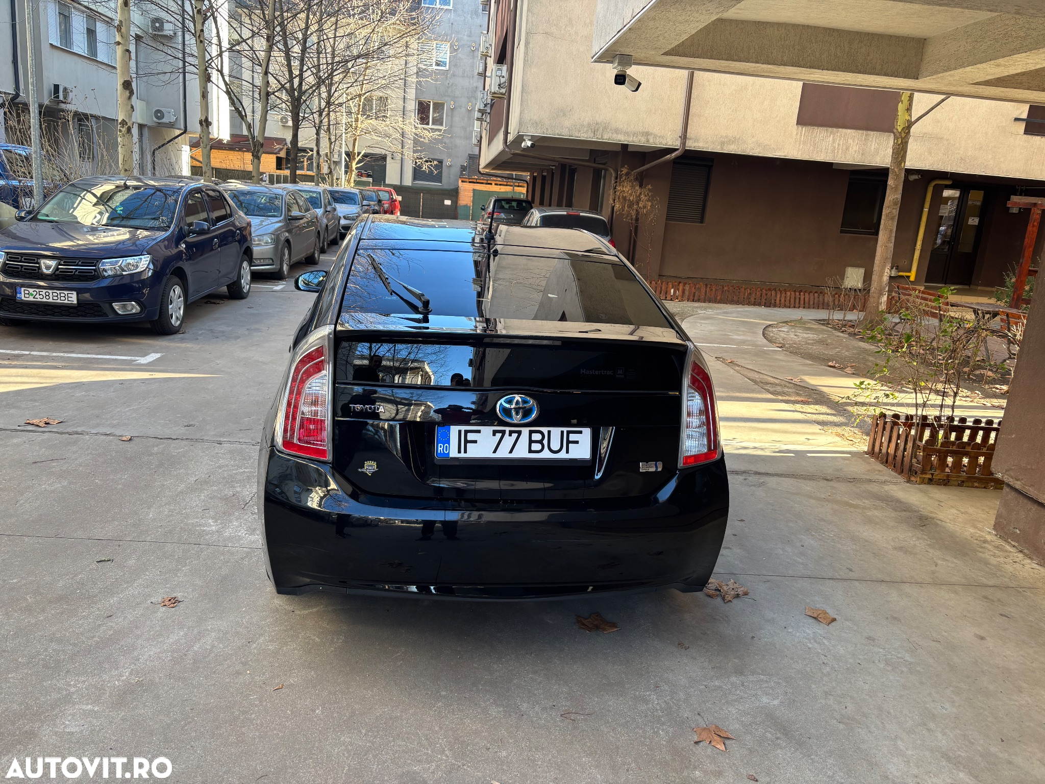 Toyota Prius (Hybrid) - 6