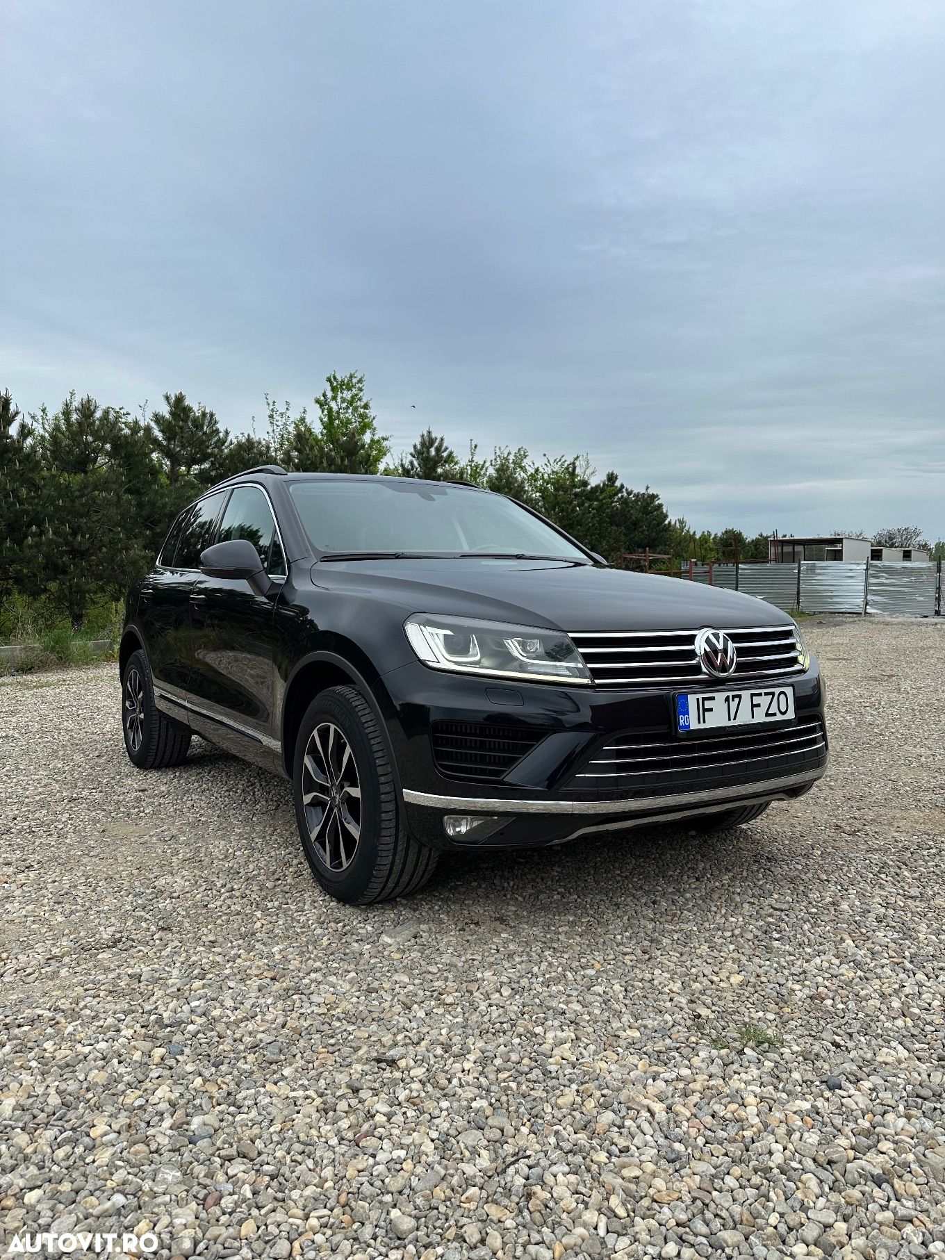 Volkswagen Touareg - 1
