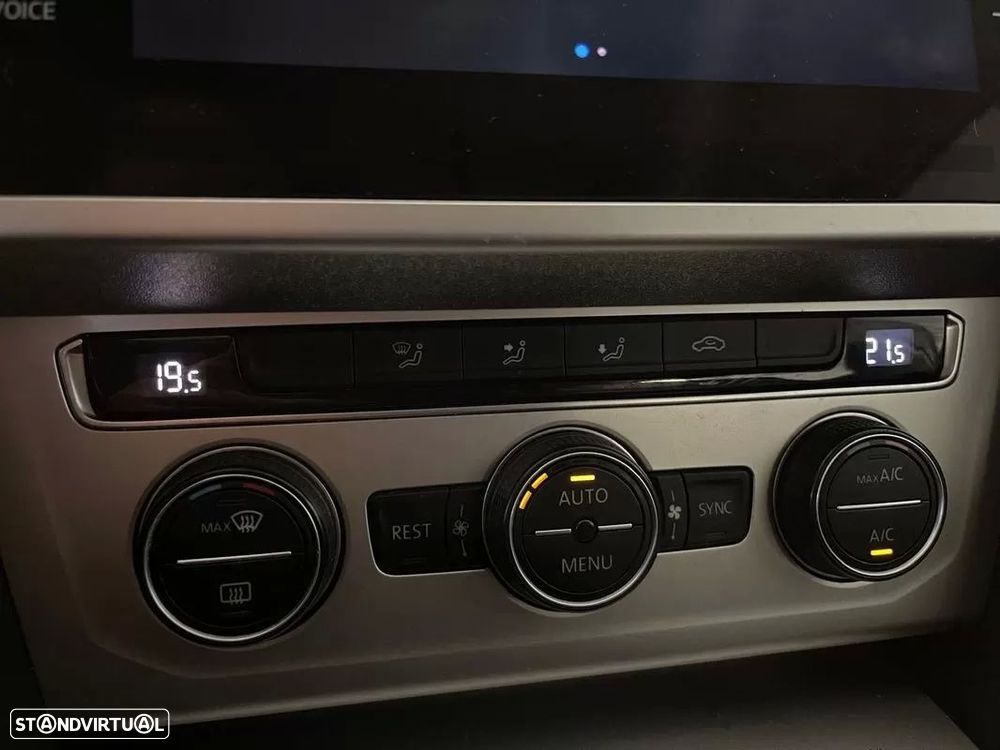 VW Passat Variant 2.0 TDI Elegance DSG - 25