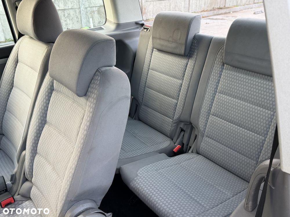 Volkswagen Touran - 8
