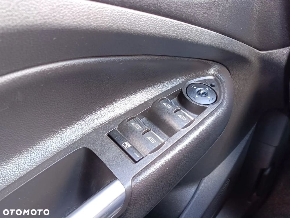 Ford Kuga 1.6 EcoBoost 2x4 Titanium - 27