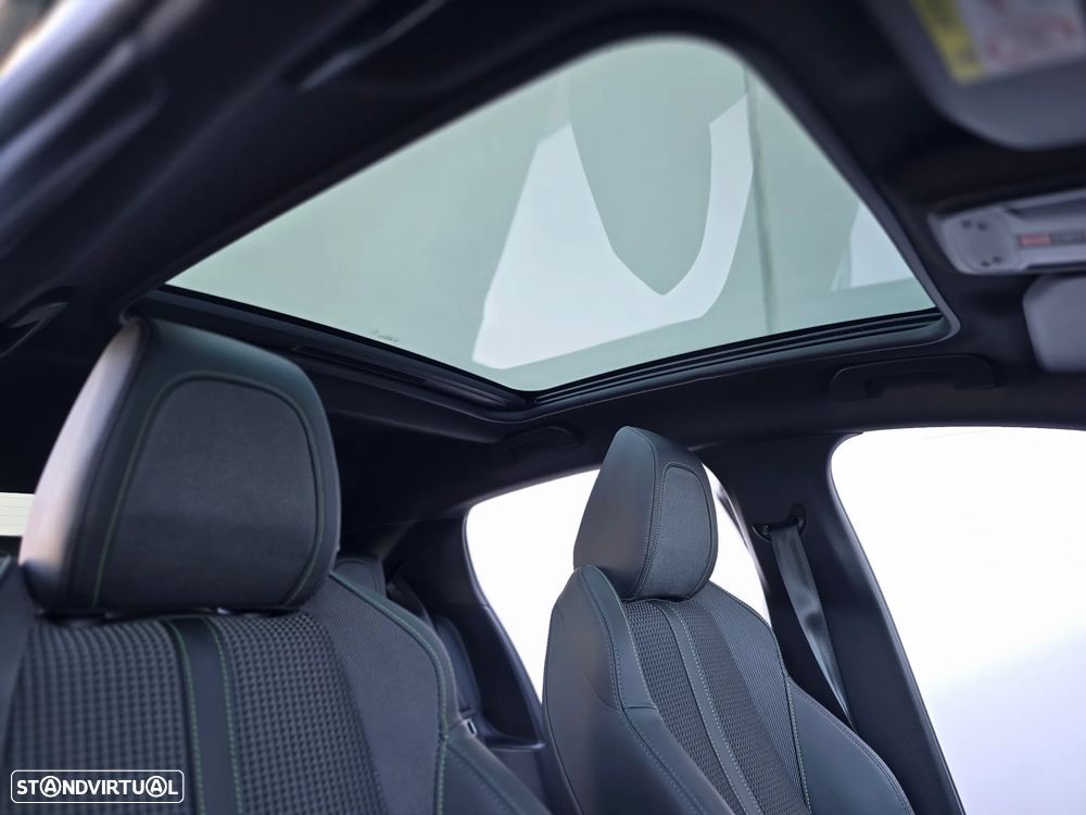 Peugeot e-208 GT - 43