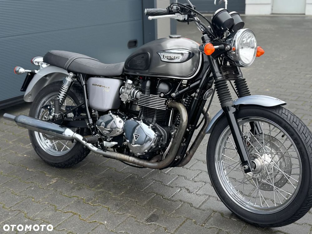 Triumph Bonneville - 18