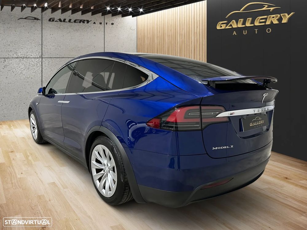 Tesla Model X 90D - 4