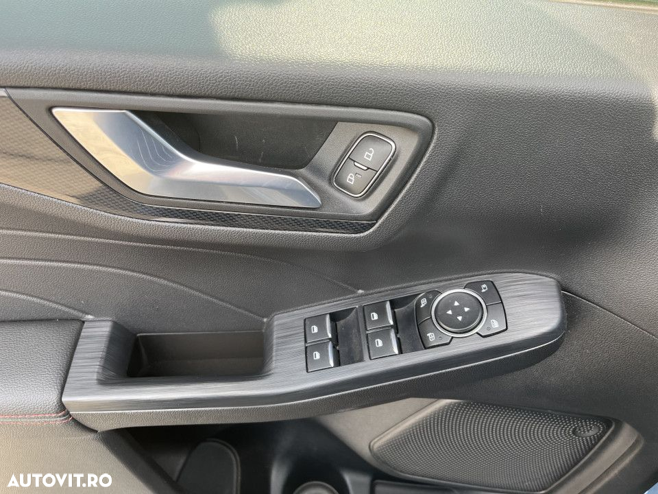 Ford Kuga - 10