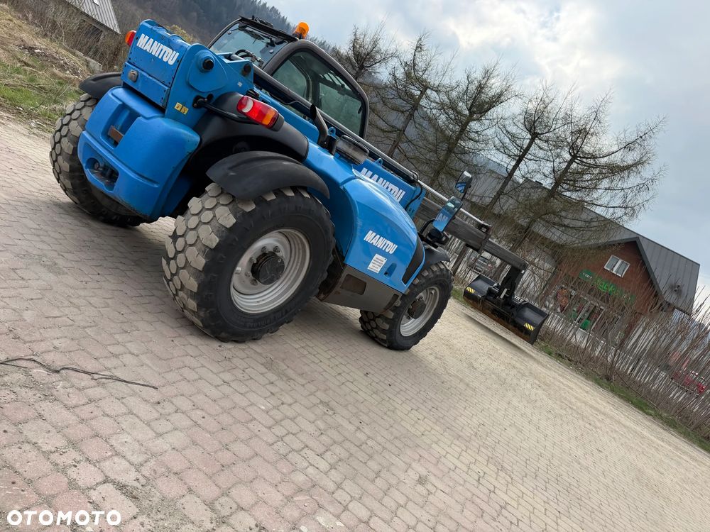 Manitou MT932 Ładowarka Teleskopowa 9m wysuw!  UDŹWIG 3,2 TONY! Przebieg 2600 mtg. jak Nowa z SALONU 2016 rok z Norwegii z Gospodarstwa rolnego! Silnik DEUTZ 110 km. Aktualne Serwisy w Dekra. Nowy Model sterowane wszystko z 1 dżojstika. Widły i łyżka. Ani deka luzu czy wycieku. OKAZJA! Jazda REWERS + 4 biegi. Skręt 3 tryby. - 16