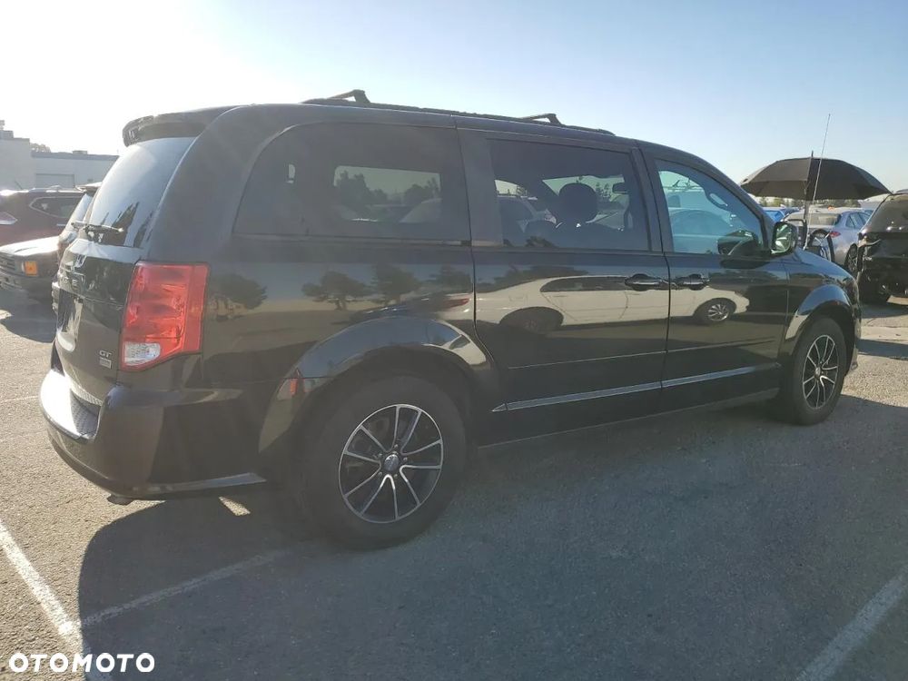 Dodge Grand Caravan - 4