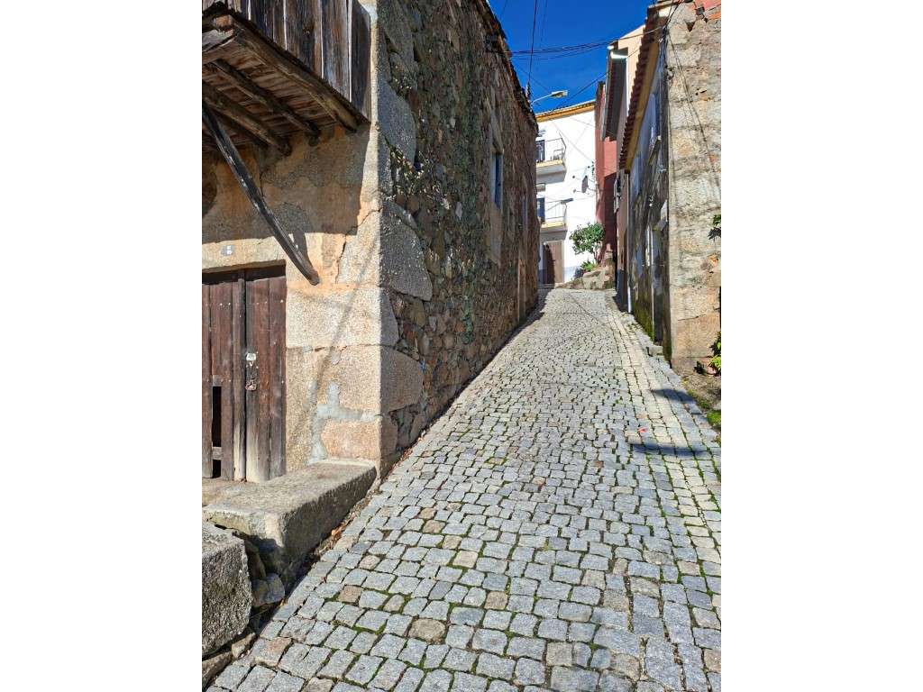 Casa Antiga em Pedra com Grande Potencial na Aldeia do Telhado - Grande imagem: 4/5