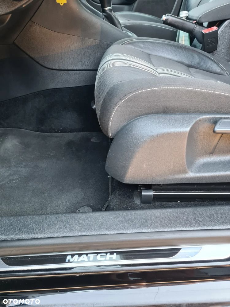 Volkswagen Golf 2.0 TDI DPF BlueMotion Technology MATCH - 22