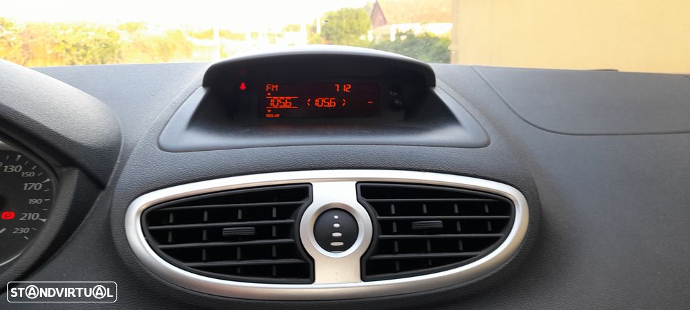 Renault Clio 1.2 16V Confort - 8