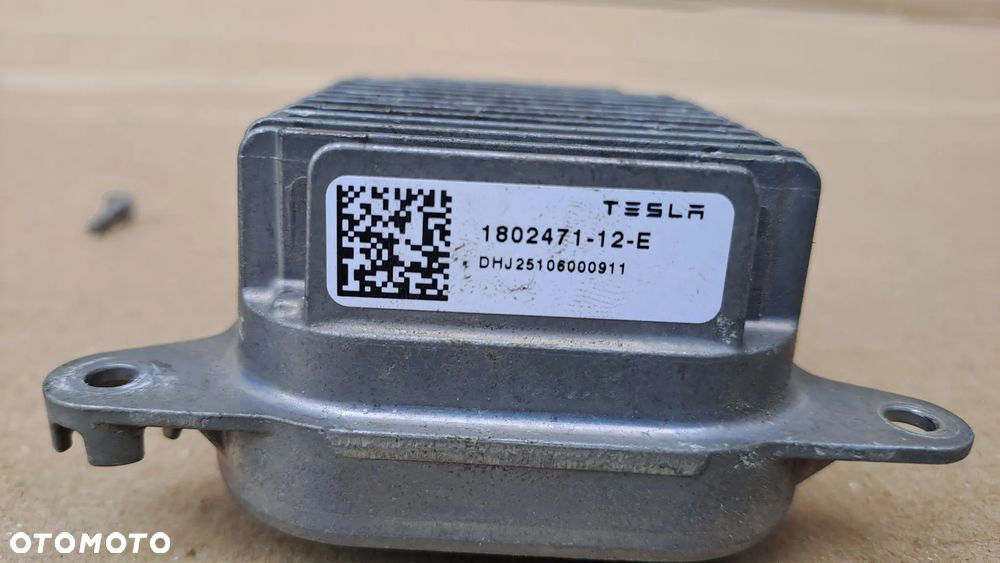 TESLA MODEL 3 Y JUNIPER PRZETWORNICA MODUŁ LED 1802471-12-E - 1