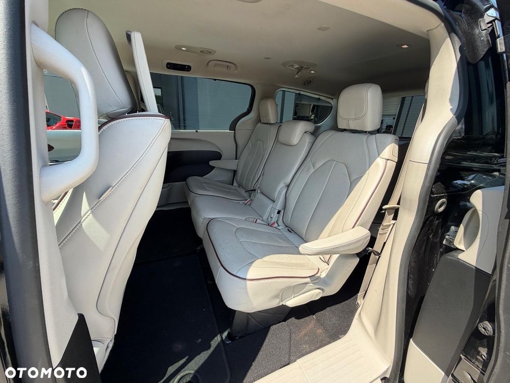 Chrysler Pacifica - 27