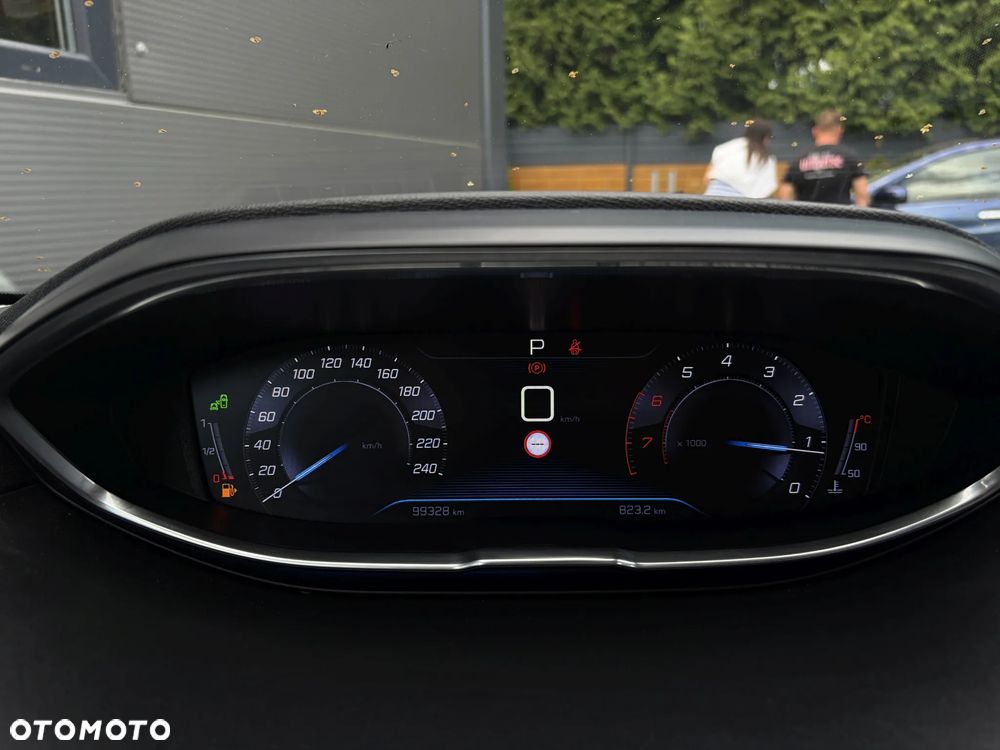 Peugeot 5008 1.6 PureTech Allure S&S EAT8 - 19