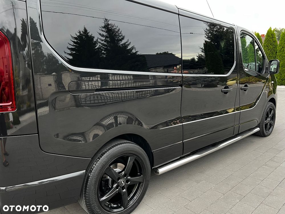 Opel VIVARO BLACK & WHITE 5 osób - 40