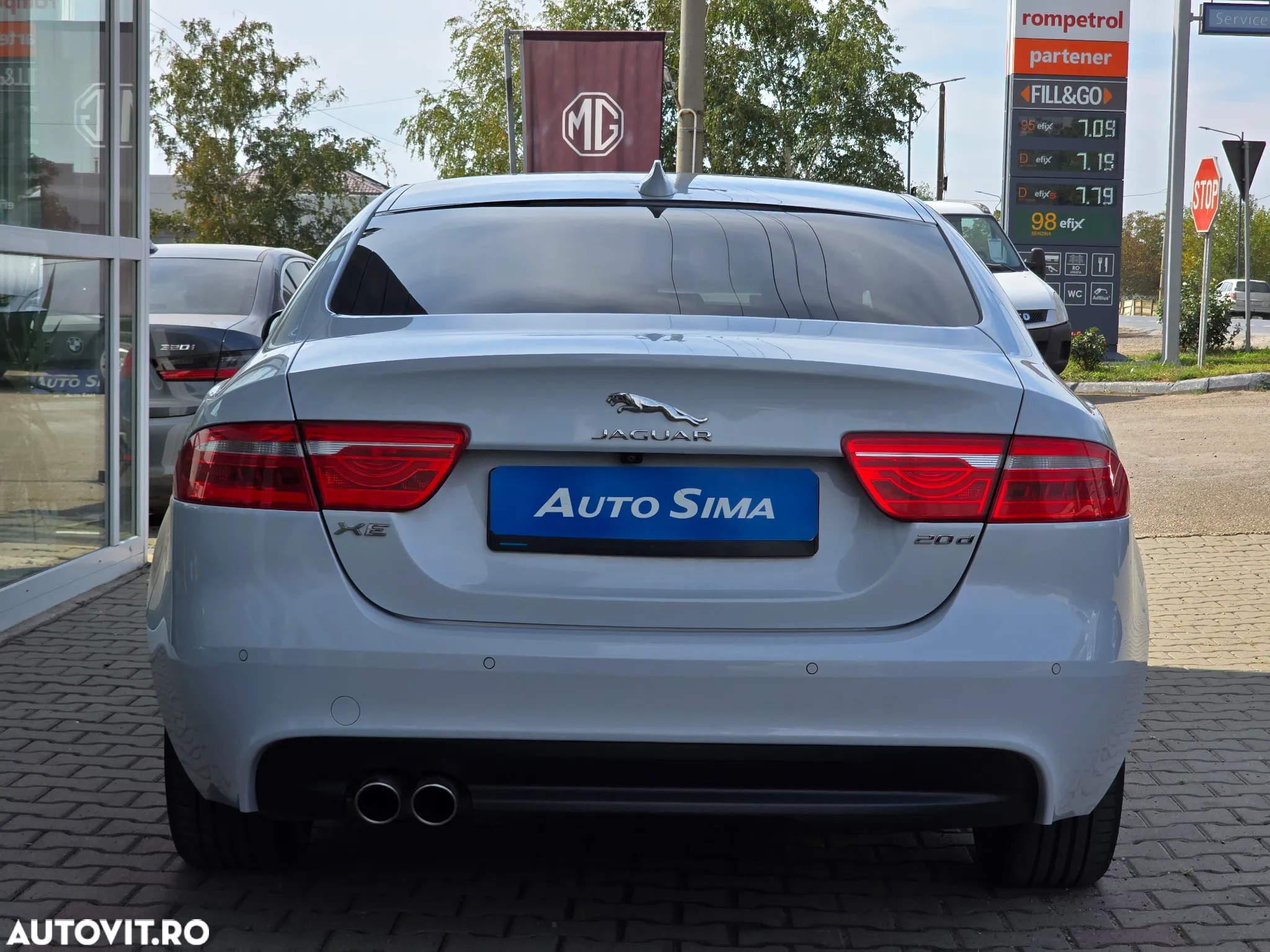 Jaguar XE - 6