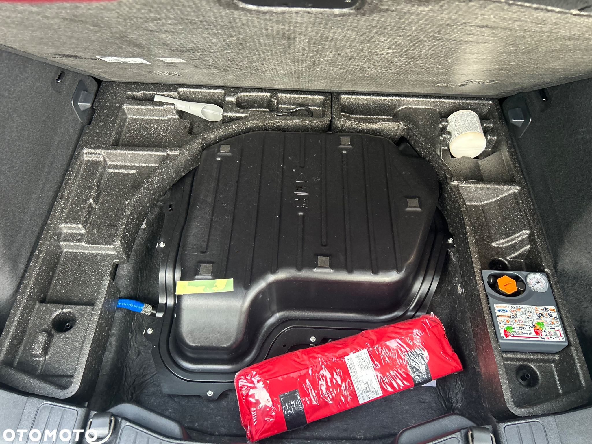 Ford Kuga 2.0 EcoBlue Hybrid ST-LINE X - 30