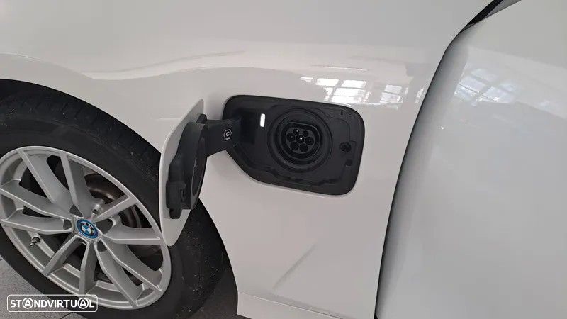BMW 320 e Auto - 11
