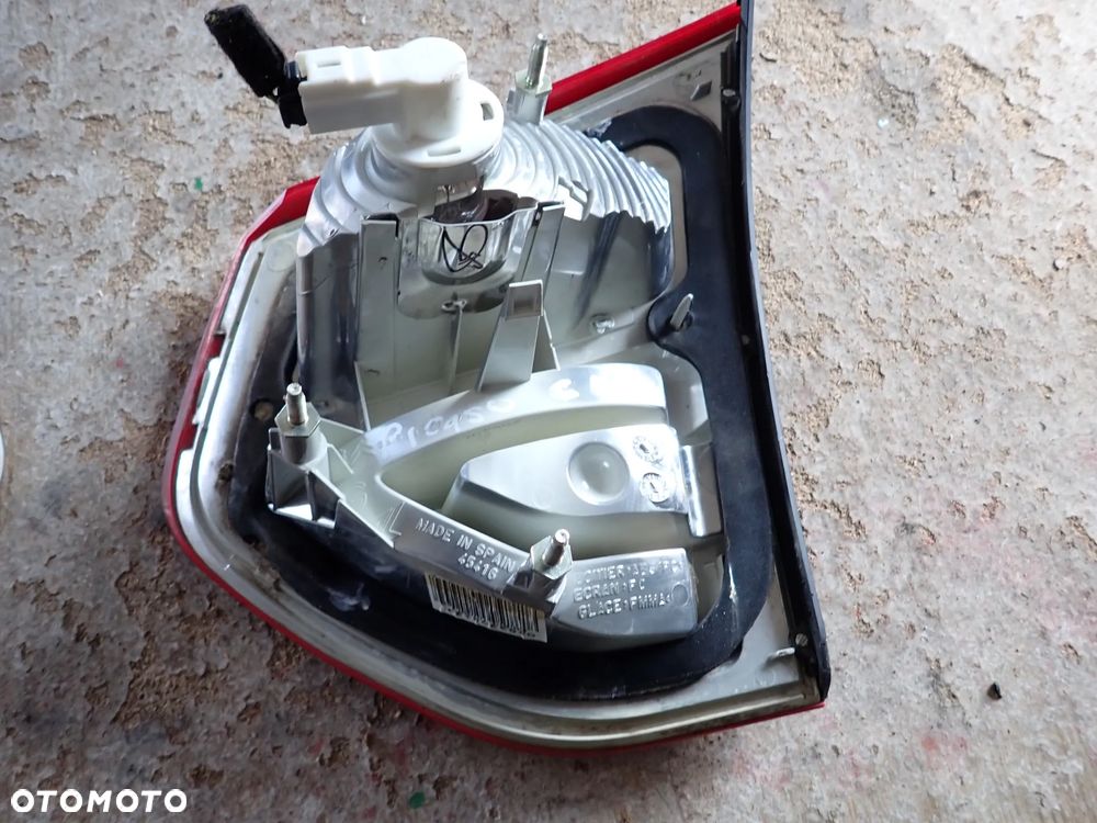 CITROEN C4 PICASSO LAMPA PRAWY TYŁ - 4