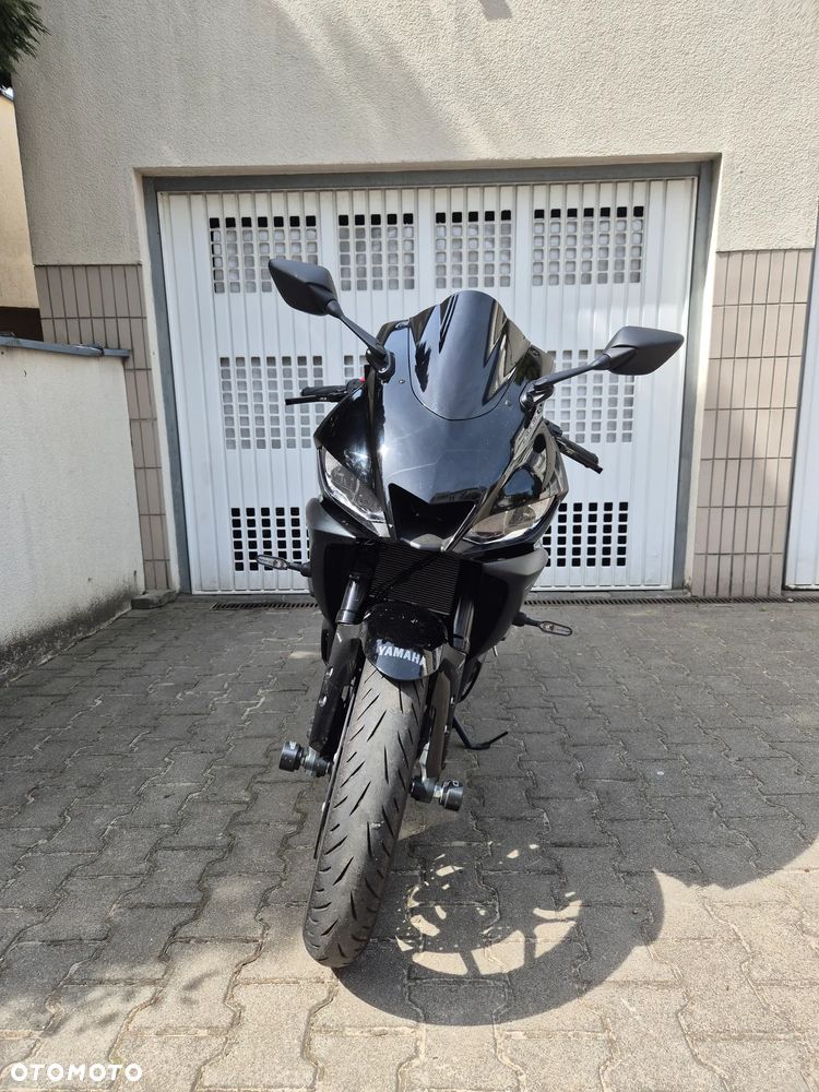 Yamaha R3 - 1
