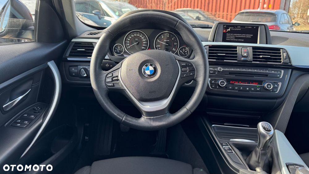 BMW Seria 3 318d DPF Edition Sport - 32