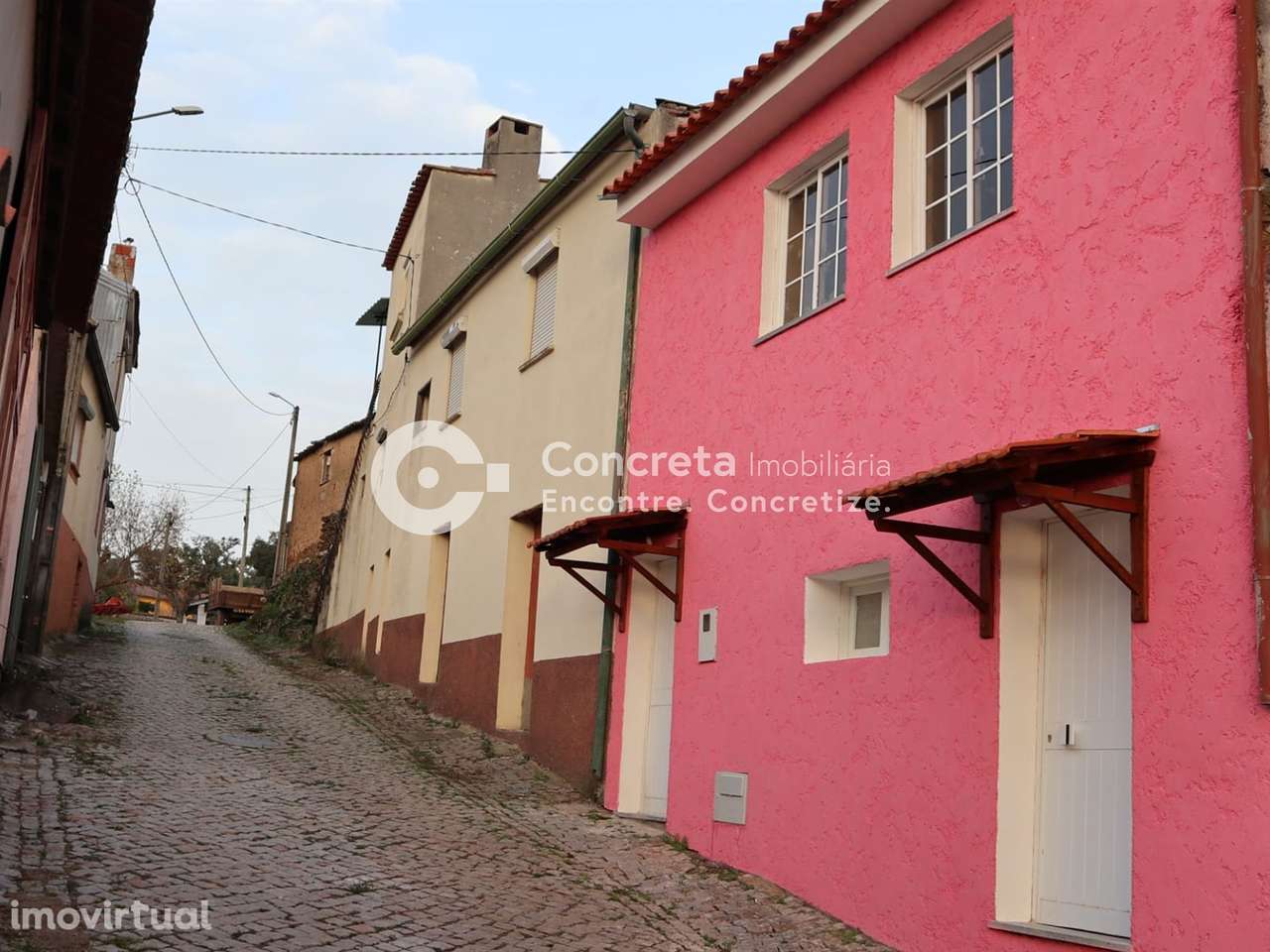 Moradia T2 remodelada em Parada, Alfândega da Fé - Grande imagem: 2/10