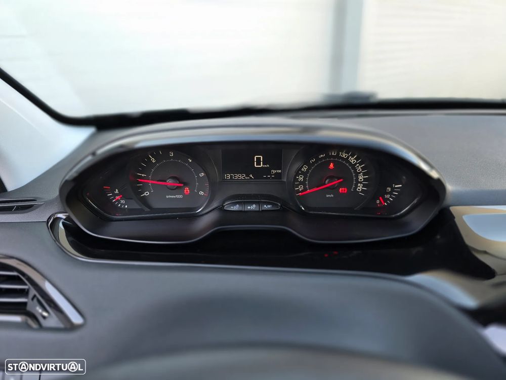 Peugeot 208 HDi 68 Access - 12