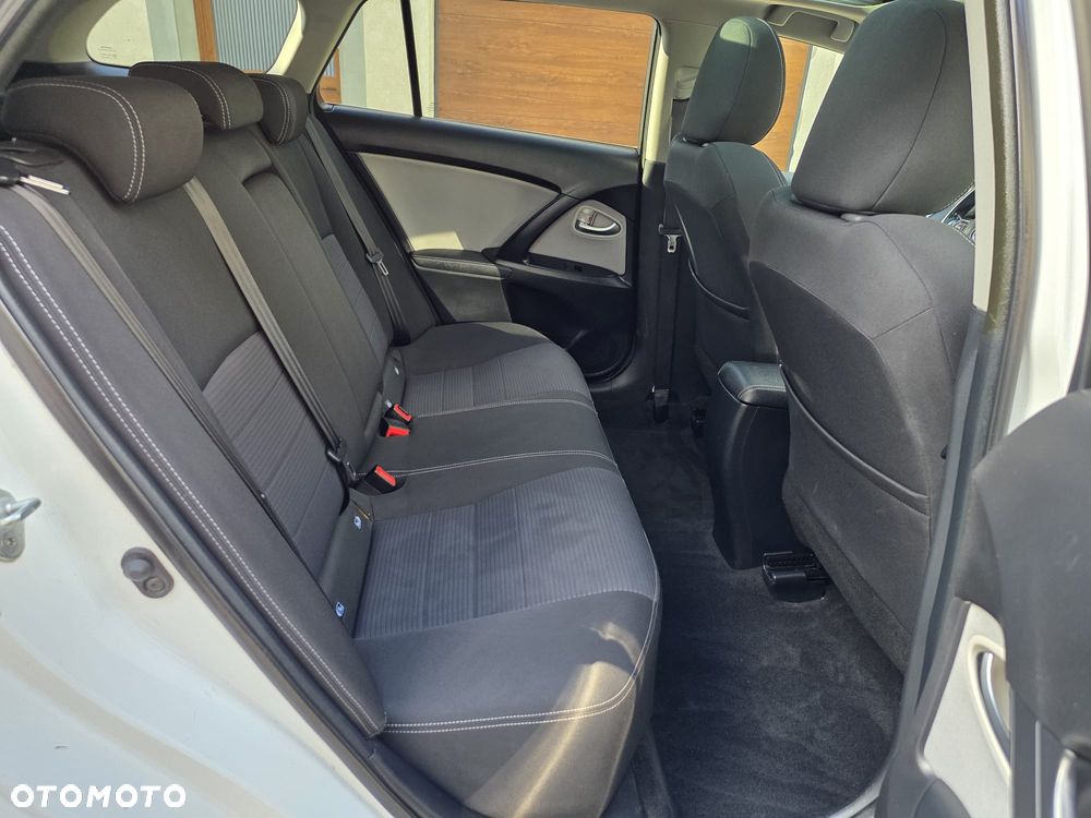 Toyota Avensis - 13
